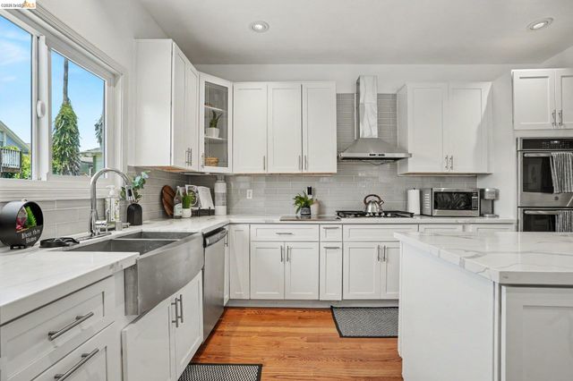 1433 Myrtle St, Oakland, CA 94607