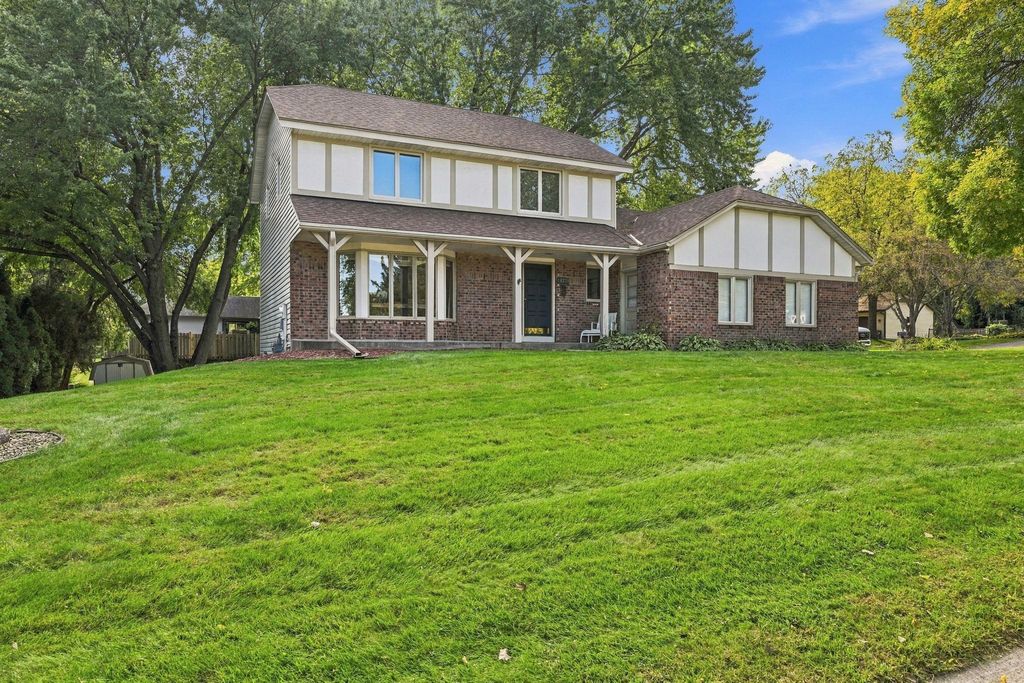 18731 Maple Leaf Drive, Eden Prairie, MN 55346 — photo 4