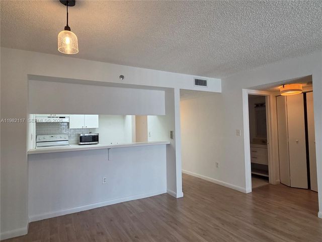 850 N Miami Ave W-605, Miami, FL 33136