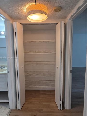 850 N Miami Ave W-605, Miami, FL 33136