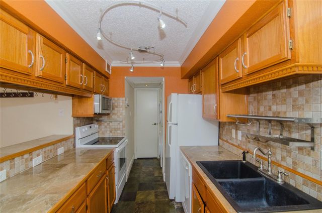 2750 Holly Hall Street 901, Houston, TX 77054