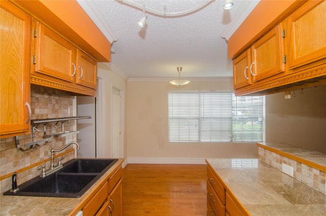 2750 Holly Hall Street 901, Houston, TX 77054