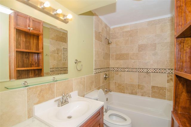 2750 Holly Hall Street 901, Houston, TX 77054