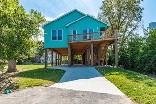 2113 Knollwood Street, Kemah, TX 77565
