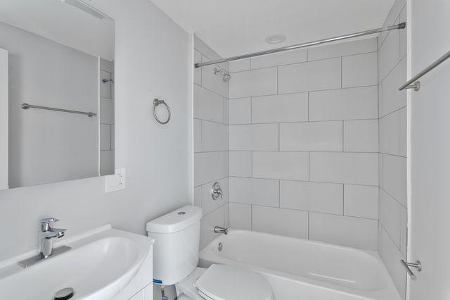 6026 N Winthrop Avenue 7H, Chicago, IL 60660