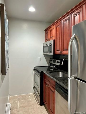 184 Hallock Road 6A2, Lake Grove, NY 11755