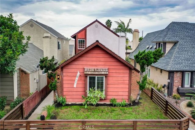 2007 Delaware Street, Huntington Beach, CA 92648