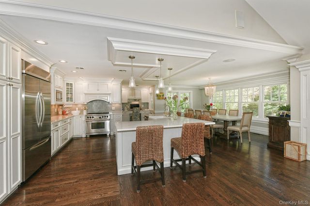 16 Sailfish Place, Northport, NY 11768