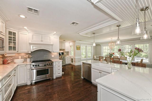 16 Sailfish Place, Northport, NY 11768