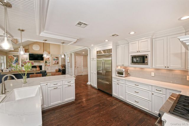 16 Sailfish Place, Northport, NY 11768