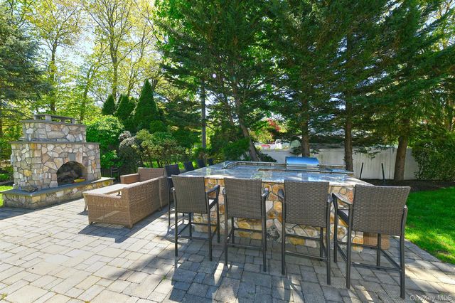 16 Sailfish Place, Northport, NY 11768