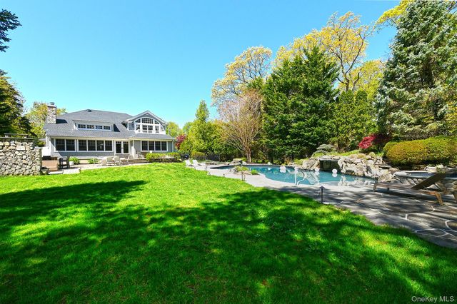 16 Sailfish Place, Northport, NY 11768