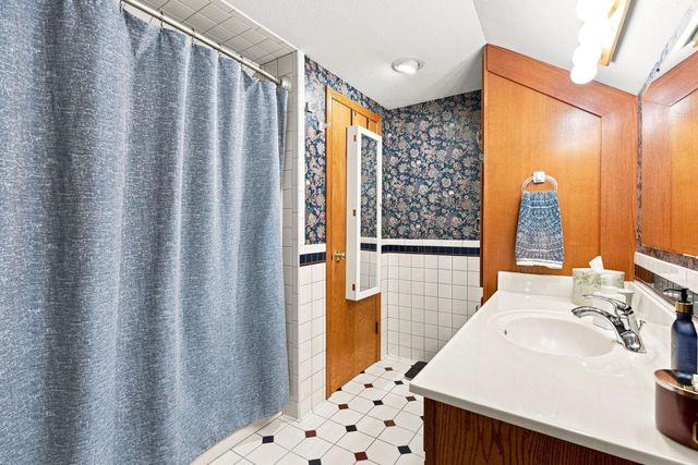 240 S Lorraine Ave, Wichita, KS 67211