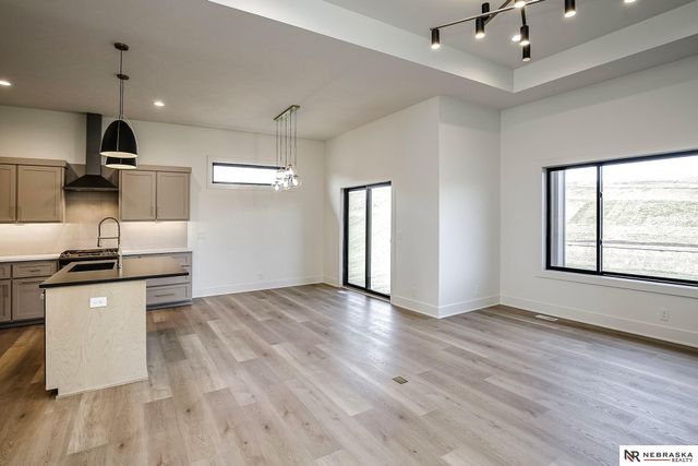 5913 N 157th Avenue, Omaha, NE 68116