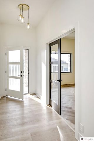 5913 N 157th Avenue, Omaha, NE 68116