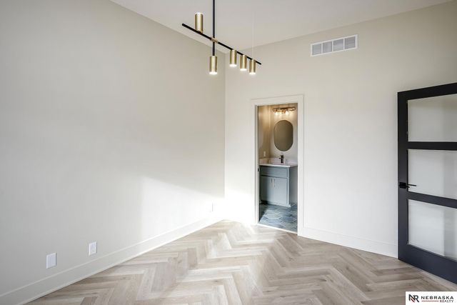 5913 N 157th Avenue, Omaha, NE 68116