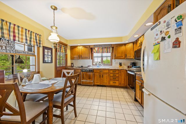 27 Theroux Avenue, Waterbury, CT 06708