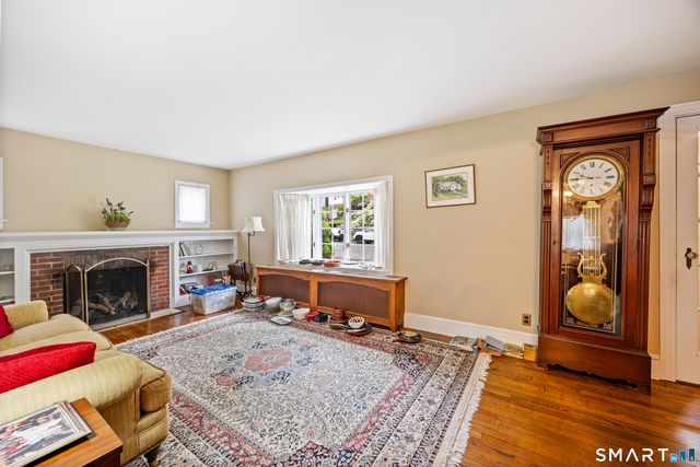 27 Theroux Avenue, Waterbury, CT 06708