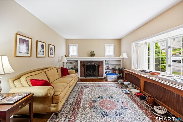 27 Theroux Avenue, Waterbury, CT 06708