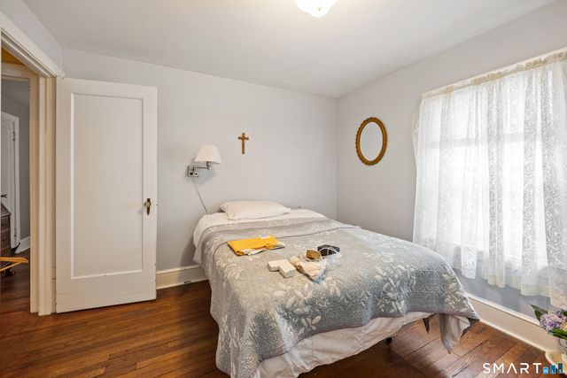 27 Theroux Avenue, Waterbury, CT 06708