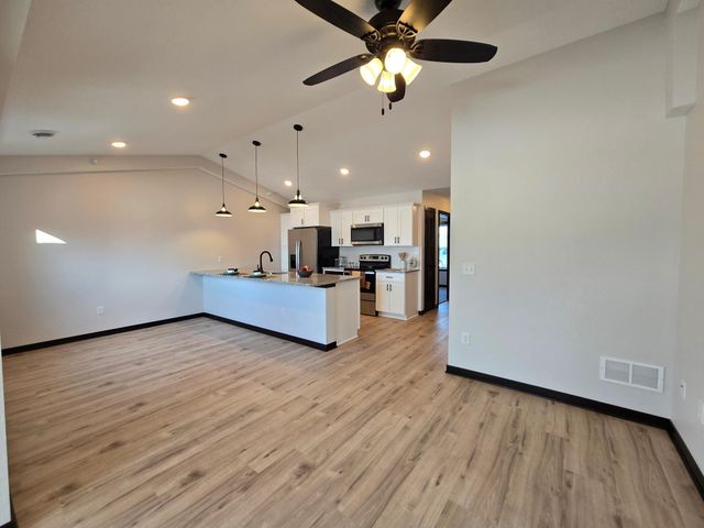 914 Katelyn Circle NE, Montgomery, MN 56069