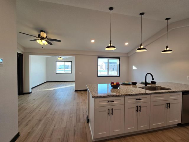 914 Katelyn Circle NE, Montgomery, MN 56069