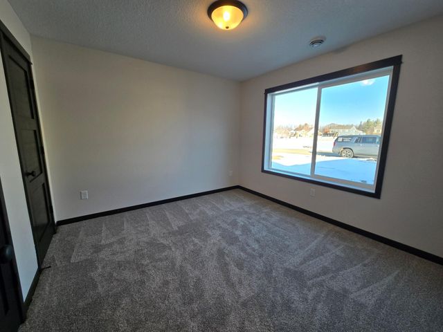 914 Katelyn Circle NE, Montgomery, MN 56069