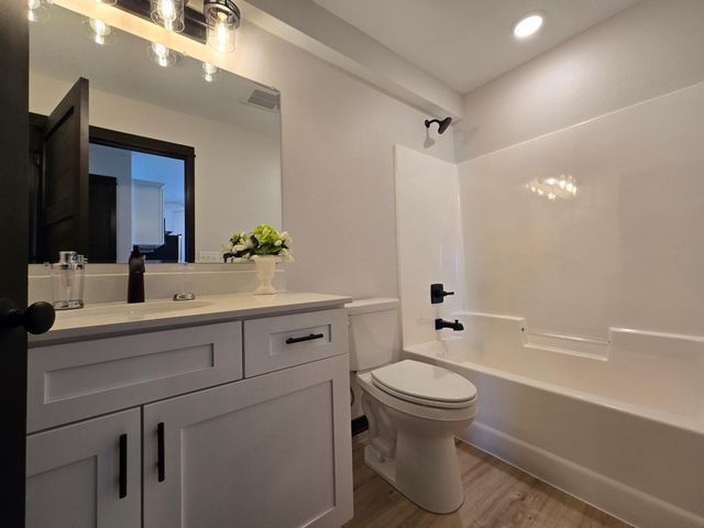 914 Katelyn Circle NE, Montgomery, MN 56069