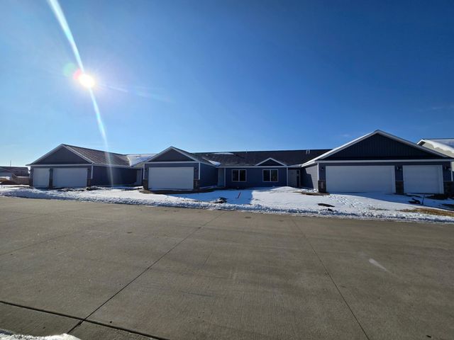914 Katelyn Circle NE, Montgomery, MN 56069