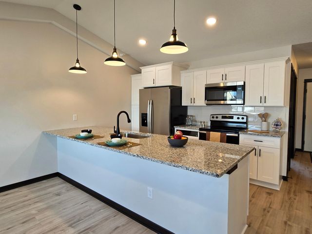 914 Katelyn Circle NE, Montgomery, MN 56069