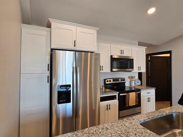 914 Katelyn Circle NE, Montgomery, MN 56069