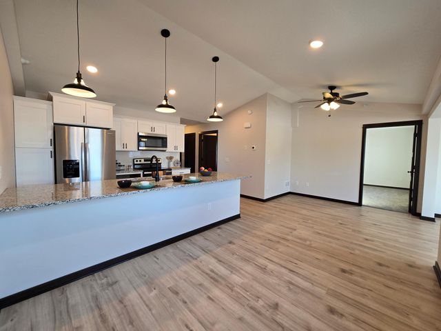 914 Katelyn Circle NE, Montgomery, MN 56069