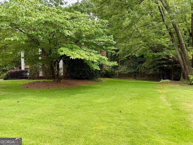 2704 Sunny Lane SE, Marietta, GA 30067