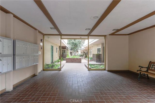 5320 Zelzah Avenue 201, Encino, CA 91316