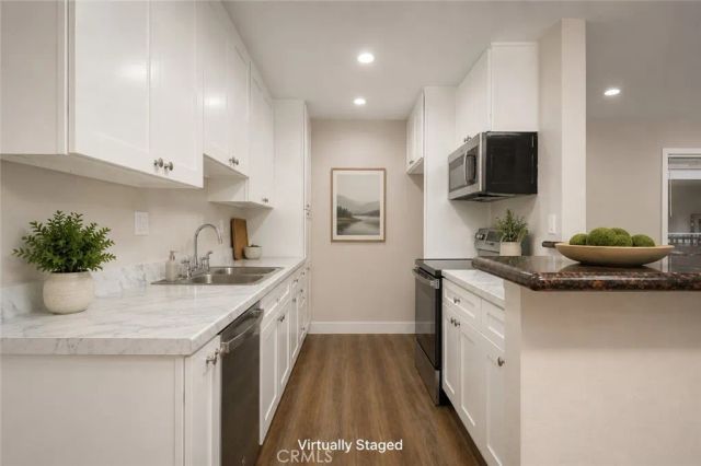 5320 Zelzah Avenue 201, Encino, CA 91316