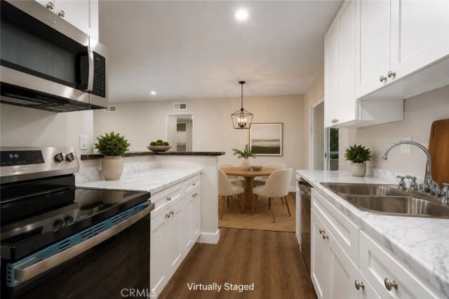 5320 Zelzah Avenue 201, Encino, CA 91316