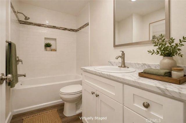 5320 Zelzah Avenue 201, Encino, CA 91316