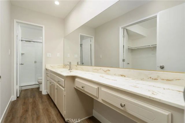 5320 Zelzah Avenue 201, Encino, CA 91316