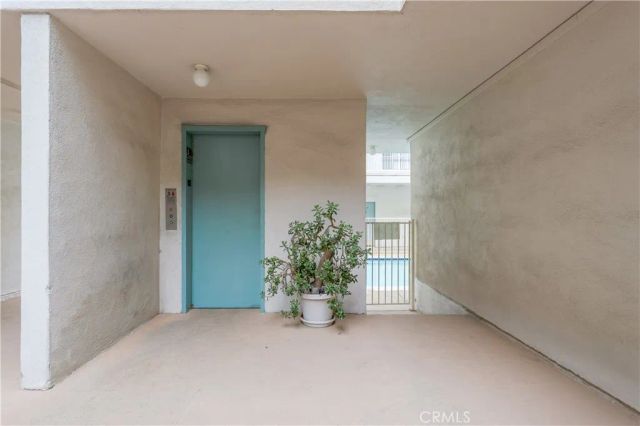 5320 Zelzah Avenue 201, Encino, CA 91316
