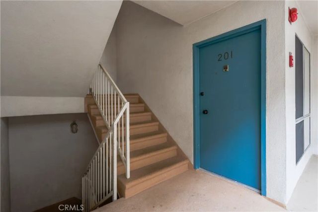5320 Zelzah Avenue 201, Encino, CA 91316
