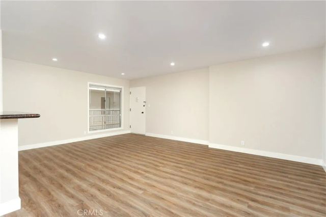 5320 Zelzah Avenue 201, Encino, CA 91316