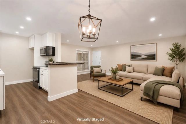 5320 Zelzah Avenue 201, Encino, CA 91316
