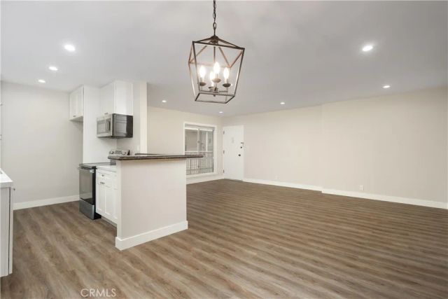 5320 Zelzah Avenue 201, Encino, CA 91316