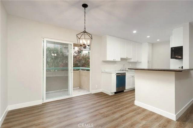5320 Zelzah Avenue 201, Encino, CA 91316