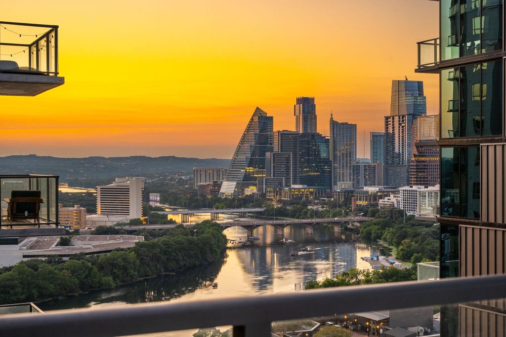 44 East Ave 2007, Austin, TX 78701