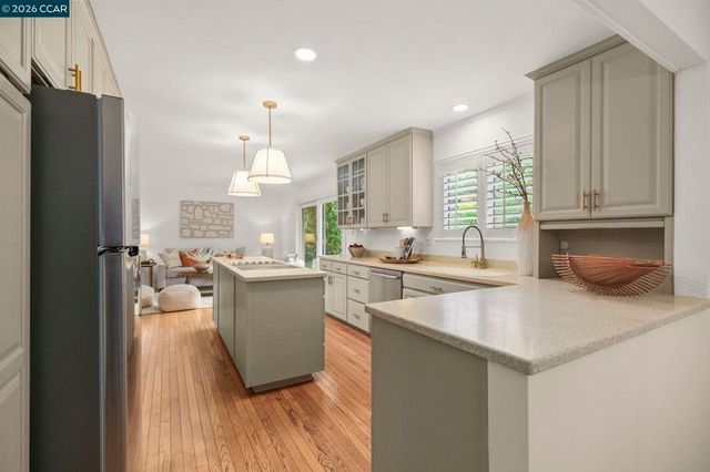 425 Roanoke Dr, Martinez, CA 94553