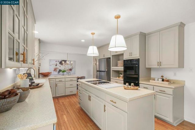 425 Roanoke Dr, Martinez, CA 94553