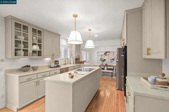 425 Roanoke Dr, Martinez, CA 94553