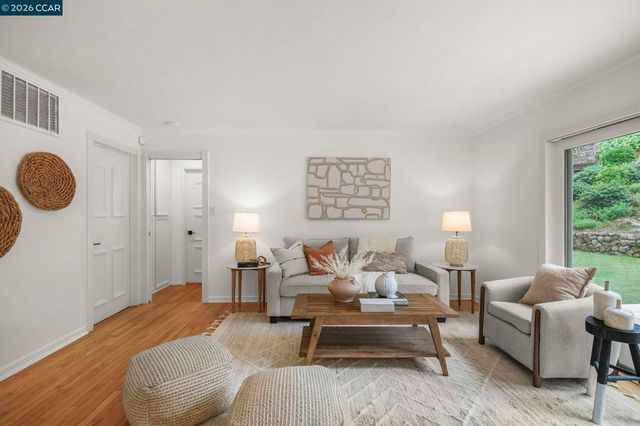 425 Roanoke Dr, Martinez, CA 94553