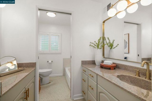 425 Roanoke Dr, Martinez, CA 94553